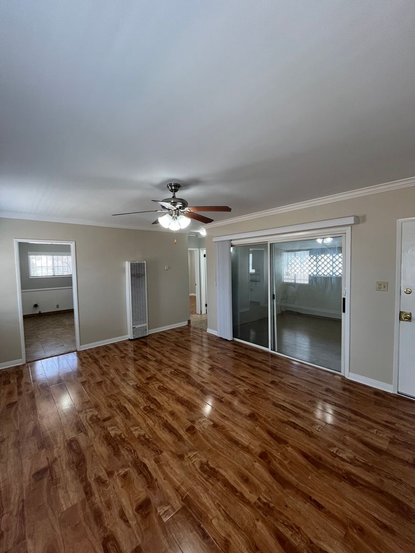 Inglewood Apartment: 10238 England Ave