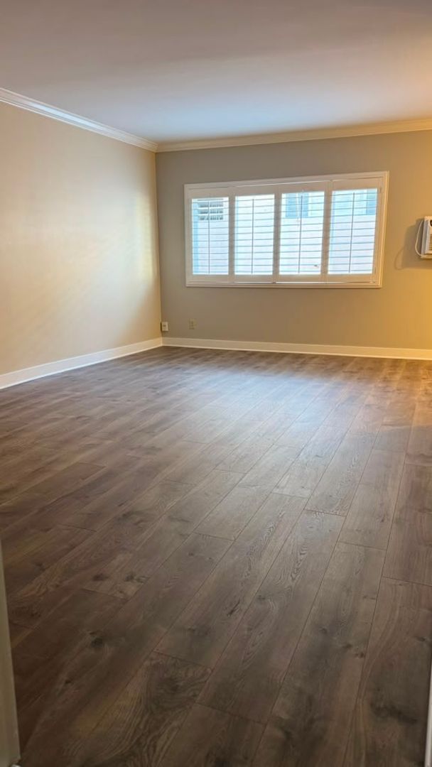 Los Angeles Apartment: 4315 Don Tomaso Dr