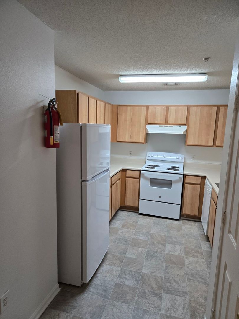 Rose Hill Apartment: 50 Pinnacle Pl
