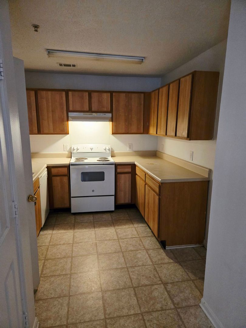 Rose Hill Apartment: 50 Pinnacle Pl