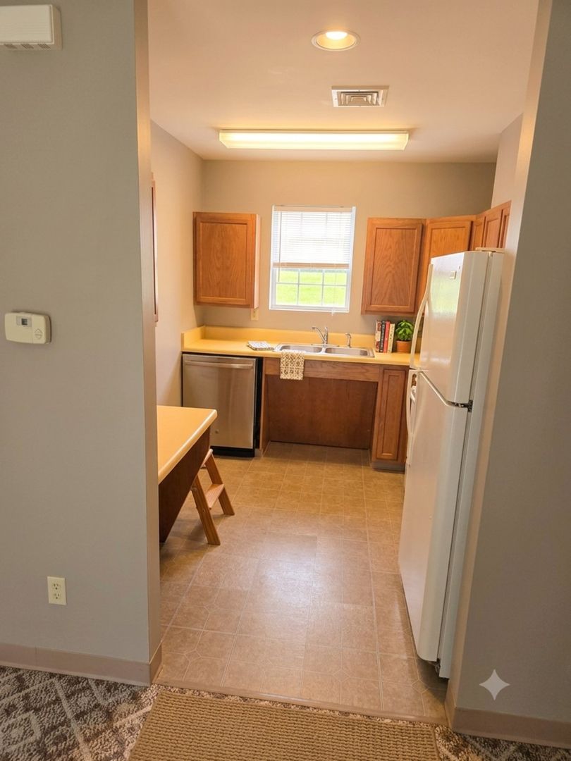 Kingsport Apartment: 100 Finley Villa Ct