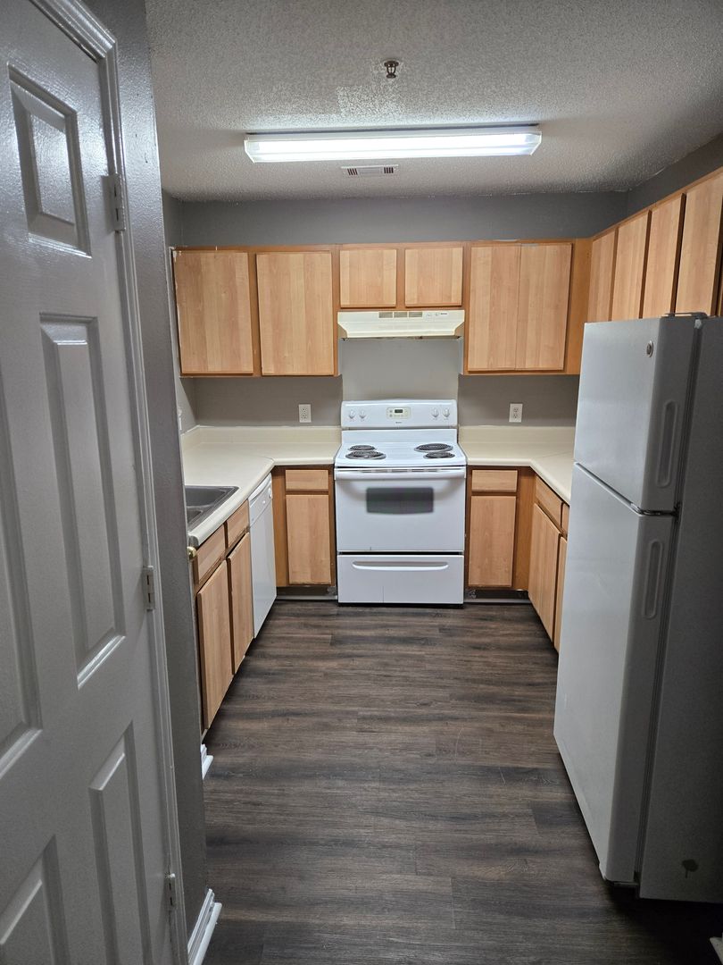 Rose Hill Apartment: 50 Pinnacle Pl