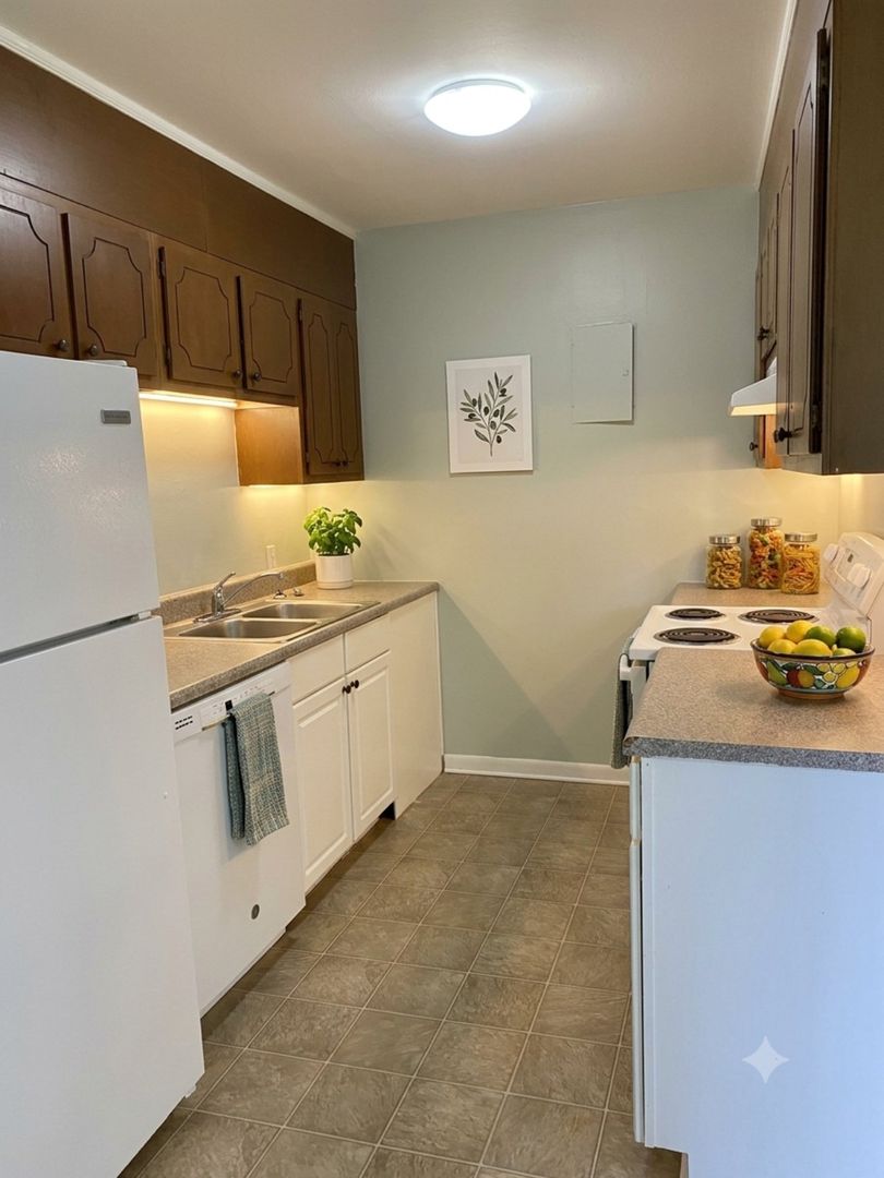Kingsport Apartment: 1701 North John B Dennis Highway