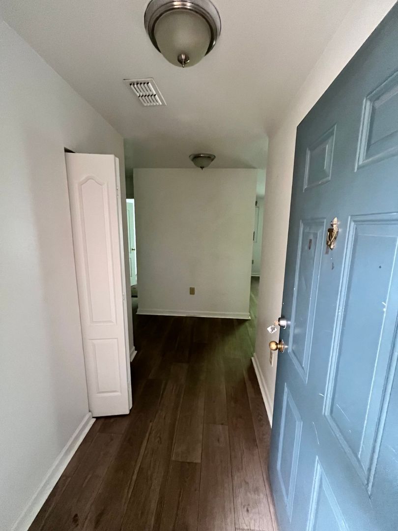 Greneville Apartment: 2995 Blue Springs Parkway