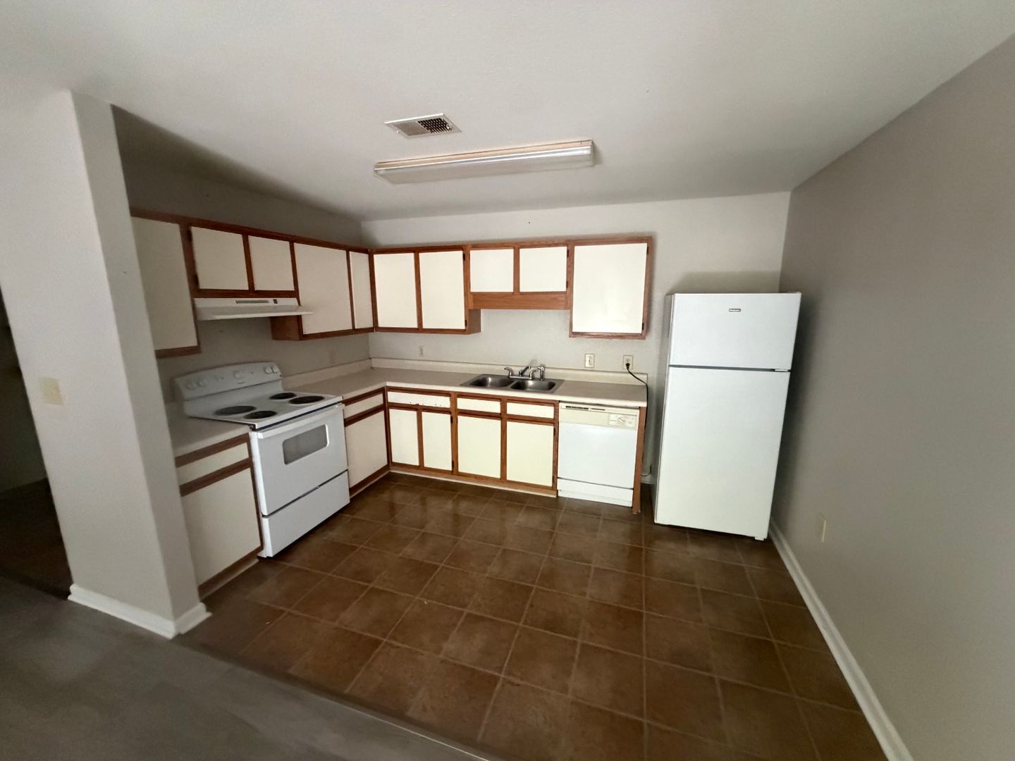 Greneville Apartment: 2995 Blue Springs Parkway