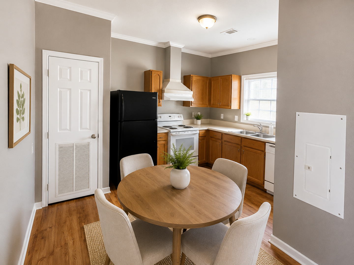 Church Hill Apartment: 914 Holliston Mills