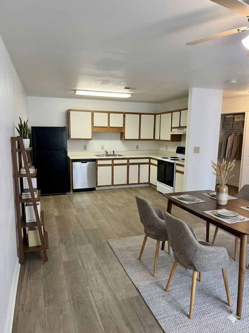 Greneville Apartment: 2995 Blue Springs Parkway