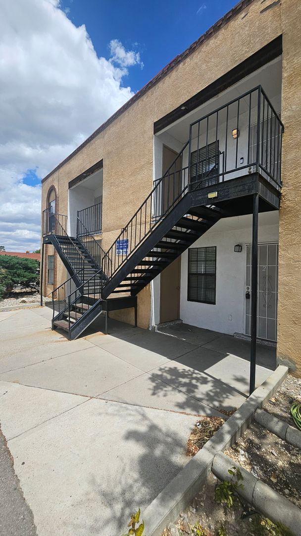 Albuquerque Apartment: 136 Erbbe Street NE 1-4