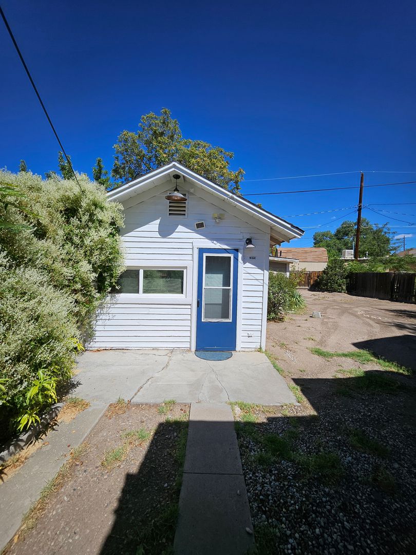 Albuquerque Apartment: 911 Fruit Ave NW