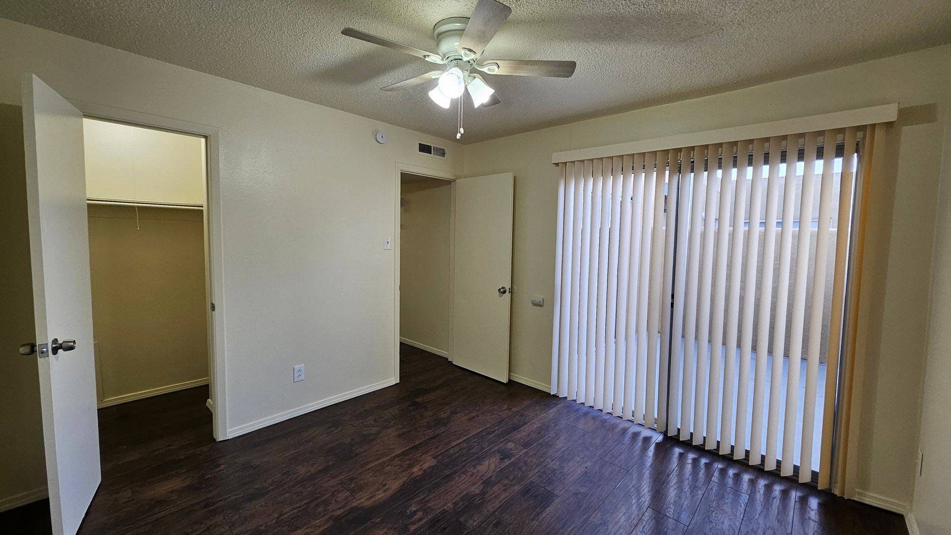 Albuquerque Apartment: 5410 Phoenix Ave NE 1-28