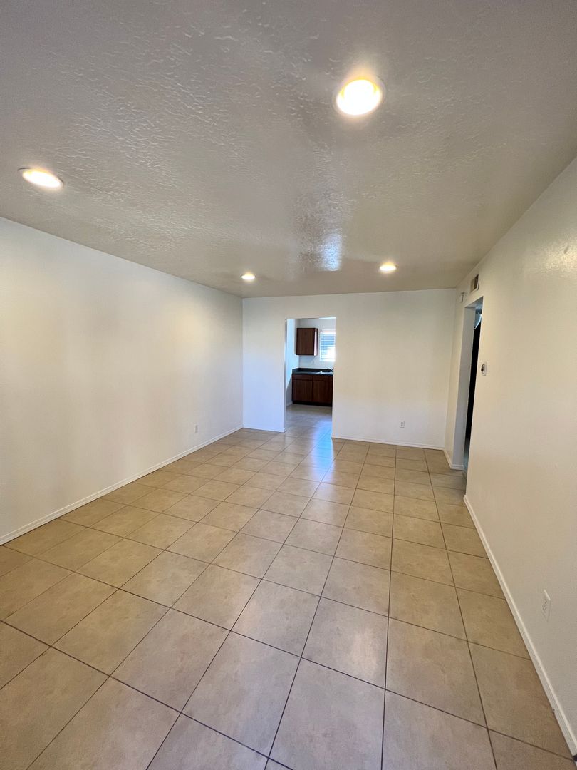 Grants Apartment: Courtyard Apartments