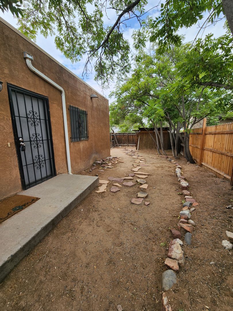 Albuquerque Apartment: 505 Princeton Drive SE A-B