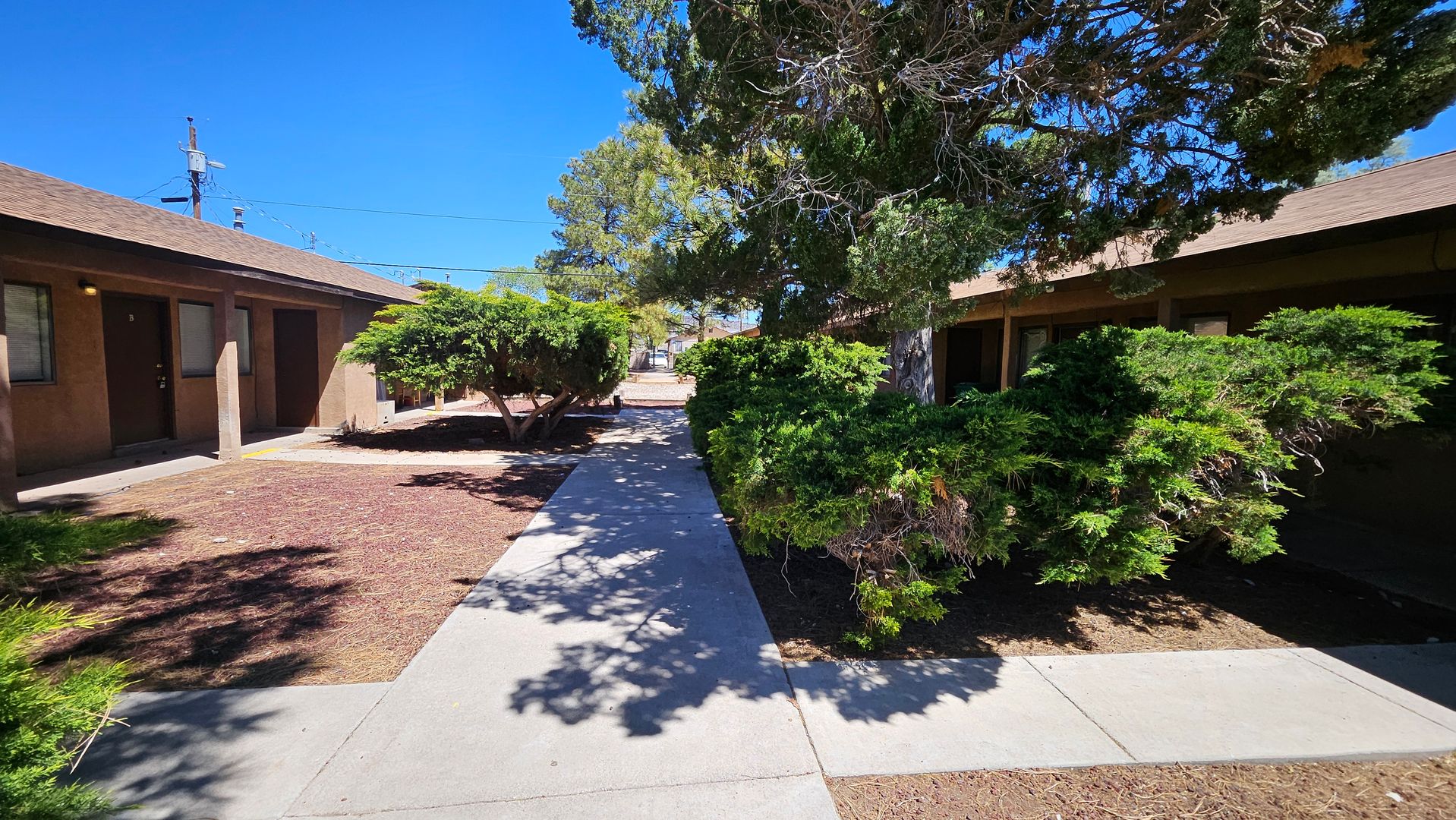 Grants Apartment: Courtyard Apartments