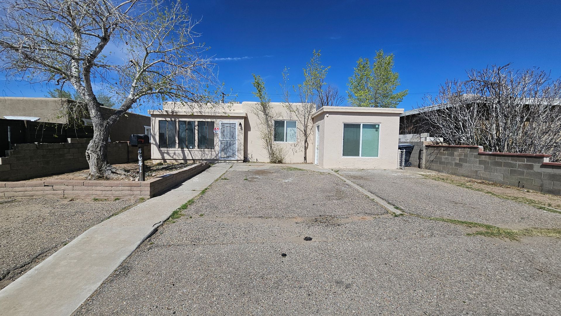 Albuquerque House: 4641 Gibson Blvd SE