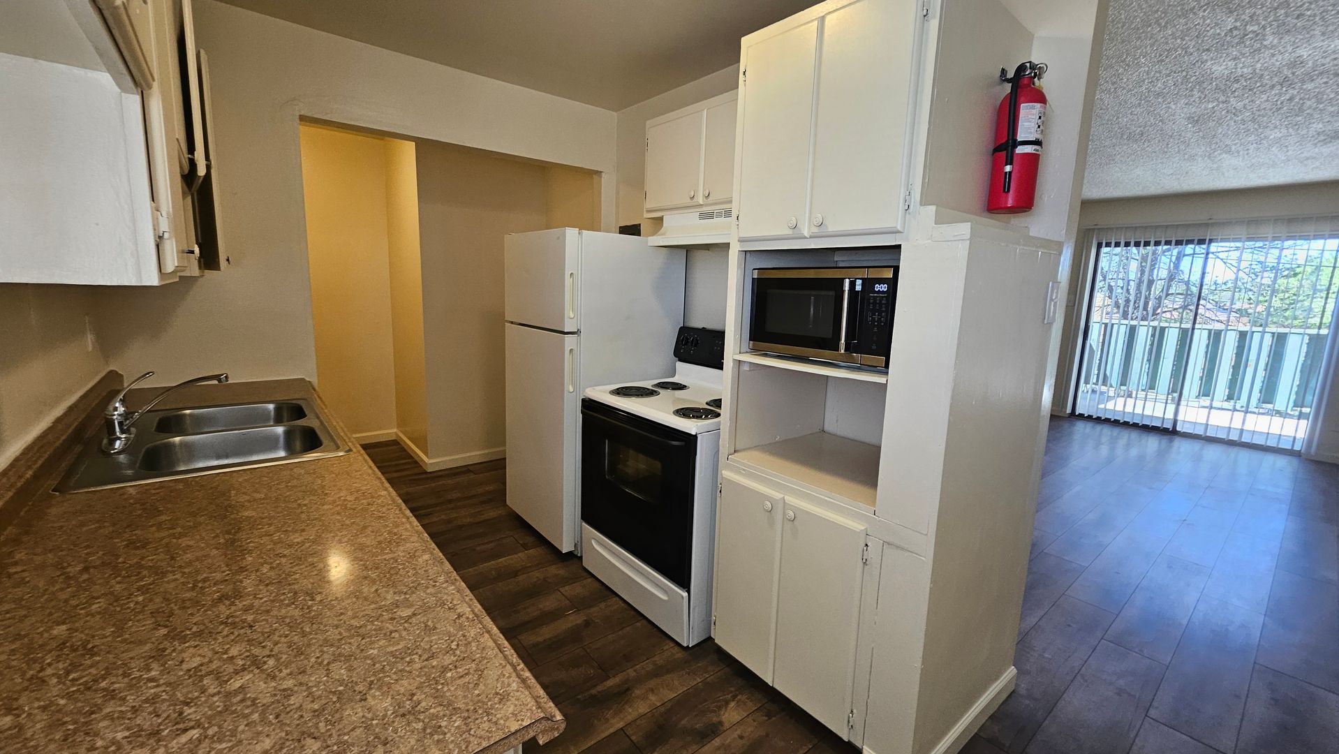 Albuquerque Apartment: 5410 Phoenix Ave NE 1-28