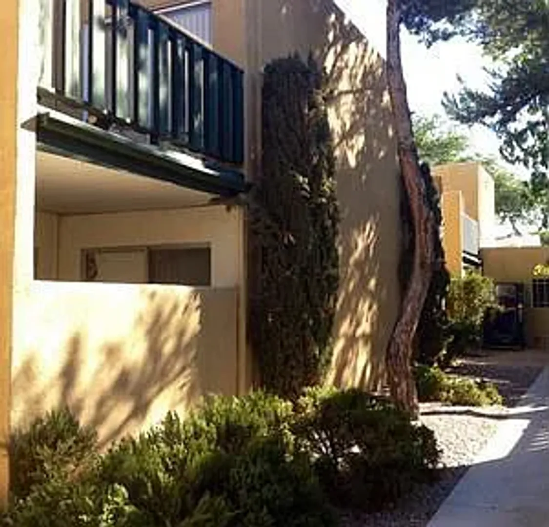 Albuquerque Apartment: 5410 Phoenix Ave NE 1-28