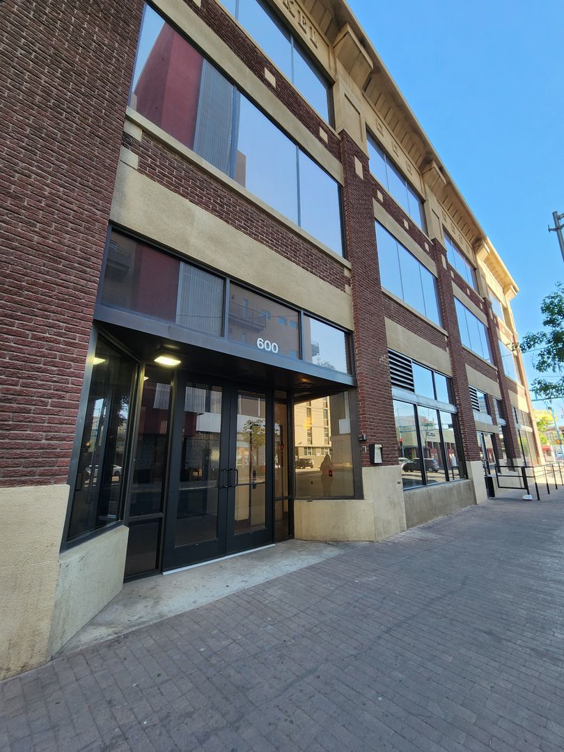 Albuquerque House: 600 Central Ave SW #2C