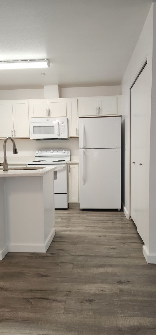 Vancouver Apartment: 16410 SE 5th St