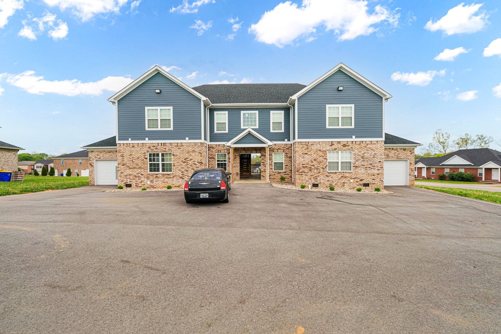 Bowling Green Apartment: 210 Creekwood Avenue