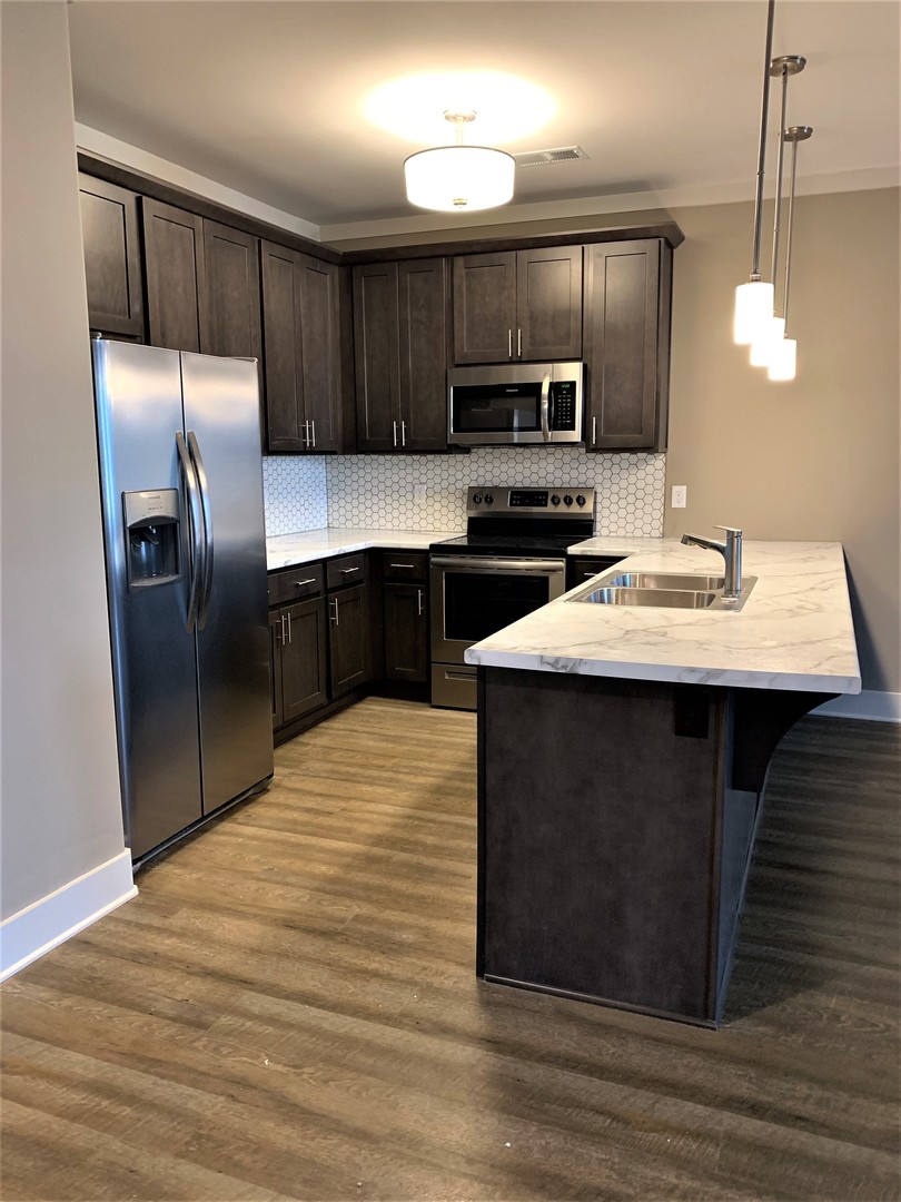 Third Floor Open Concept Flat Stainless Steel Kitchen Appliances Tile