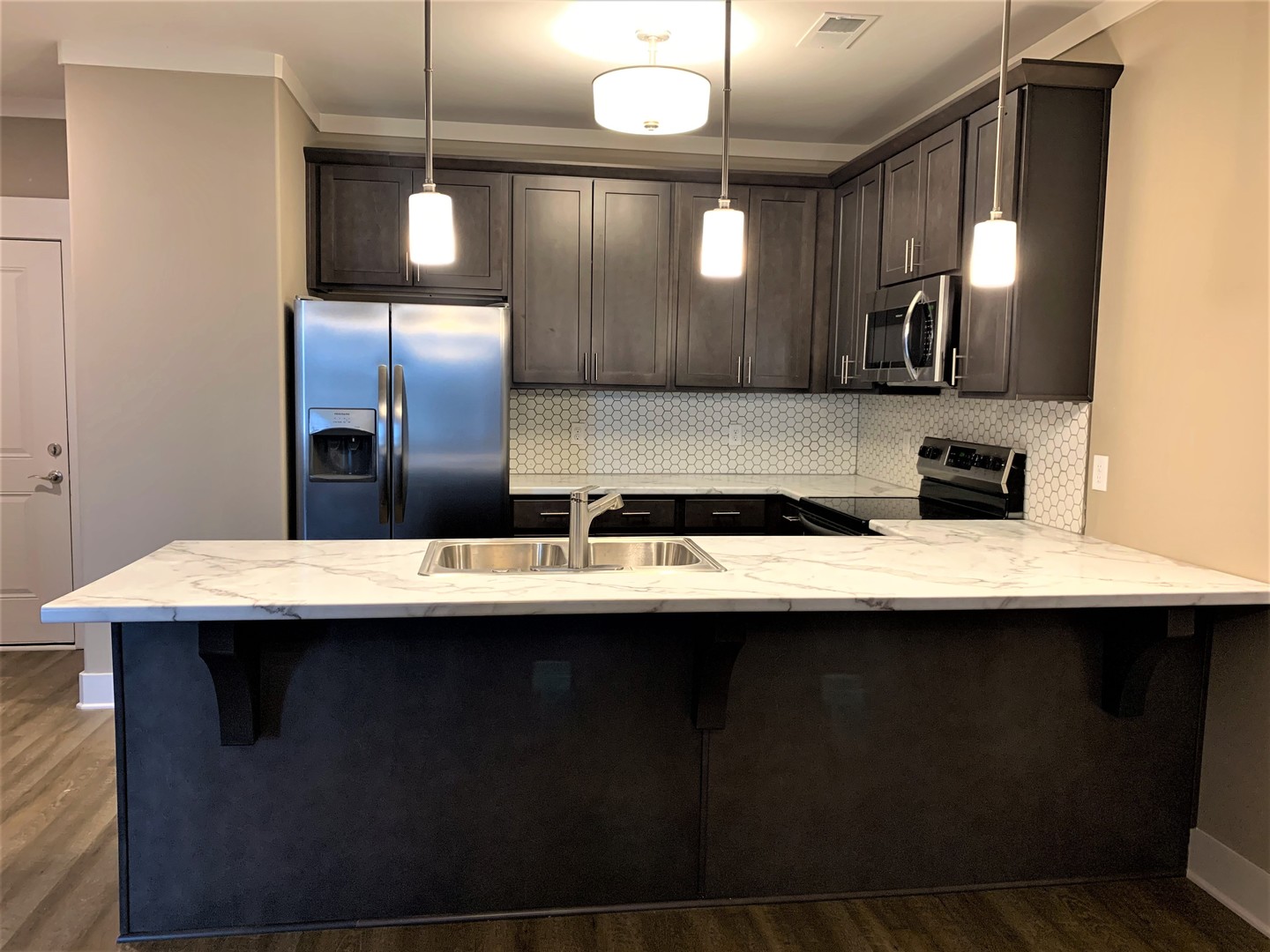 Third Floor Open Concept Flat Stainless Steel Kitchen Appliances Tile