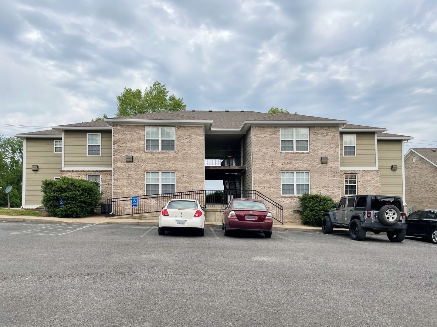 Bowling Green Apartment: 181 McFadin Station Street