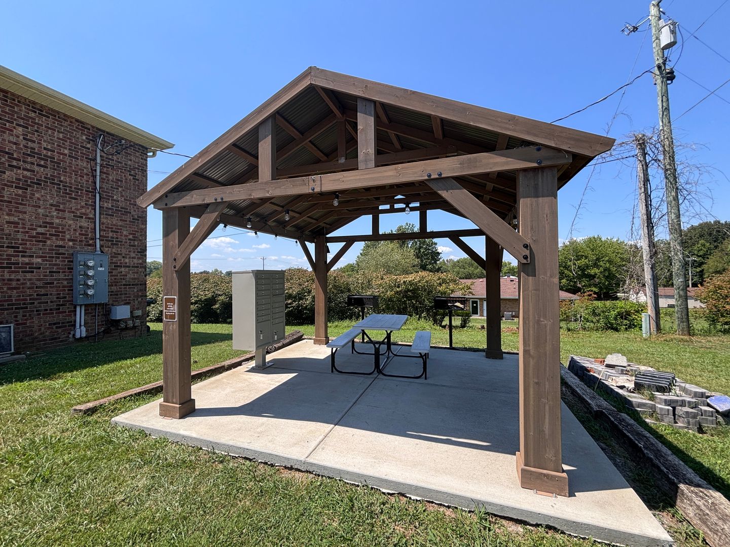 Springfield Apartment: 200 Watson Road