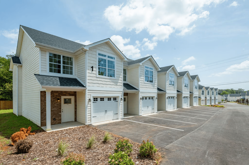 HALF OFF FIRST MONTH'S RENT AT SUMMERLAND TOWNHOMES! – photo 1