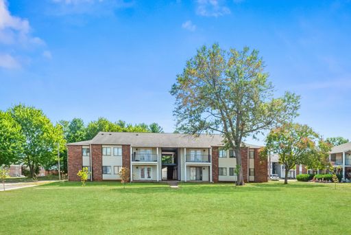 River Woods Apartments – photo 1
