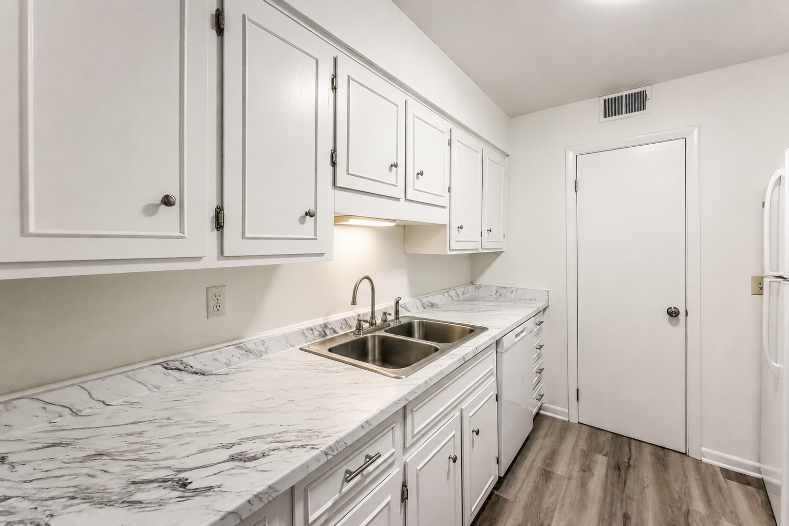 Springfield Apartment: 600 5th Avenue W