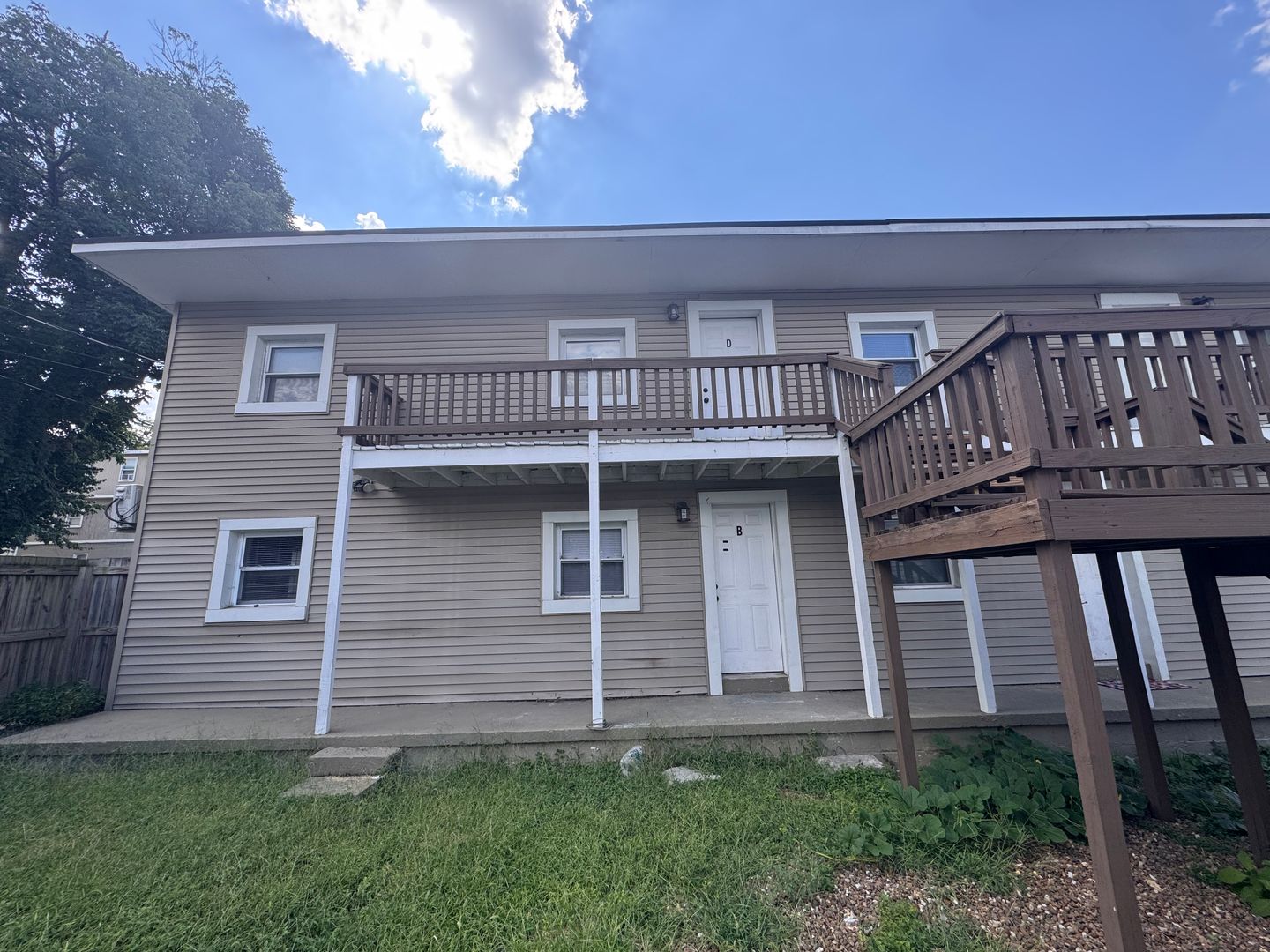 Bowling Green Apartment: 523 E 12th Avenue