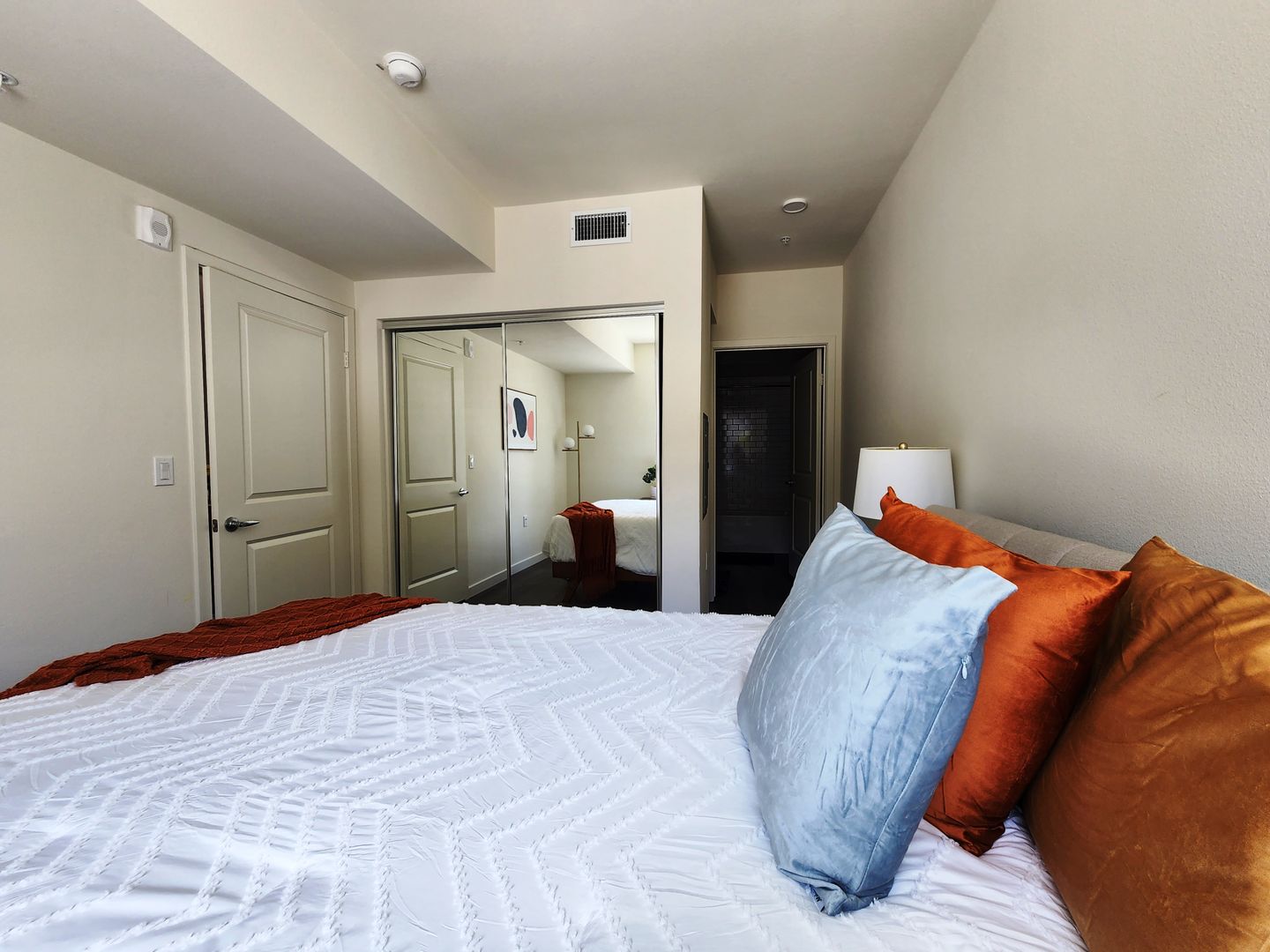 Toluca Lake Apartment: 10555 Bloomfield St