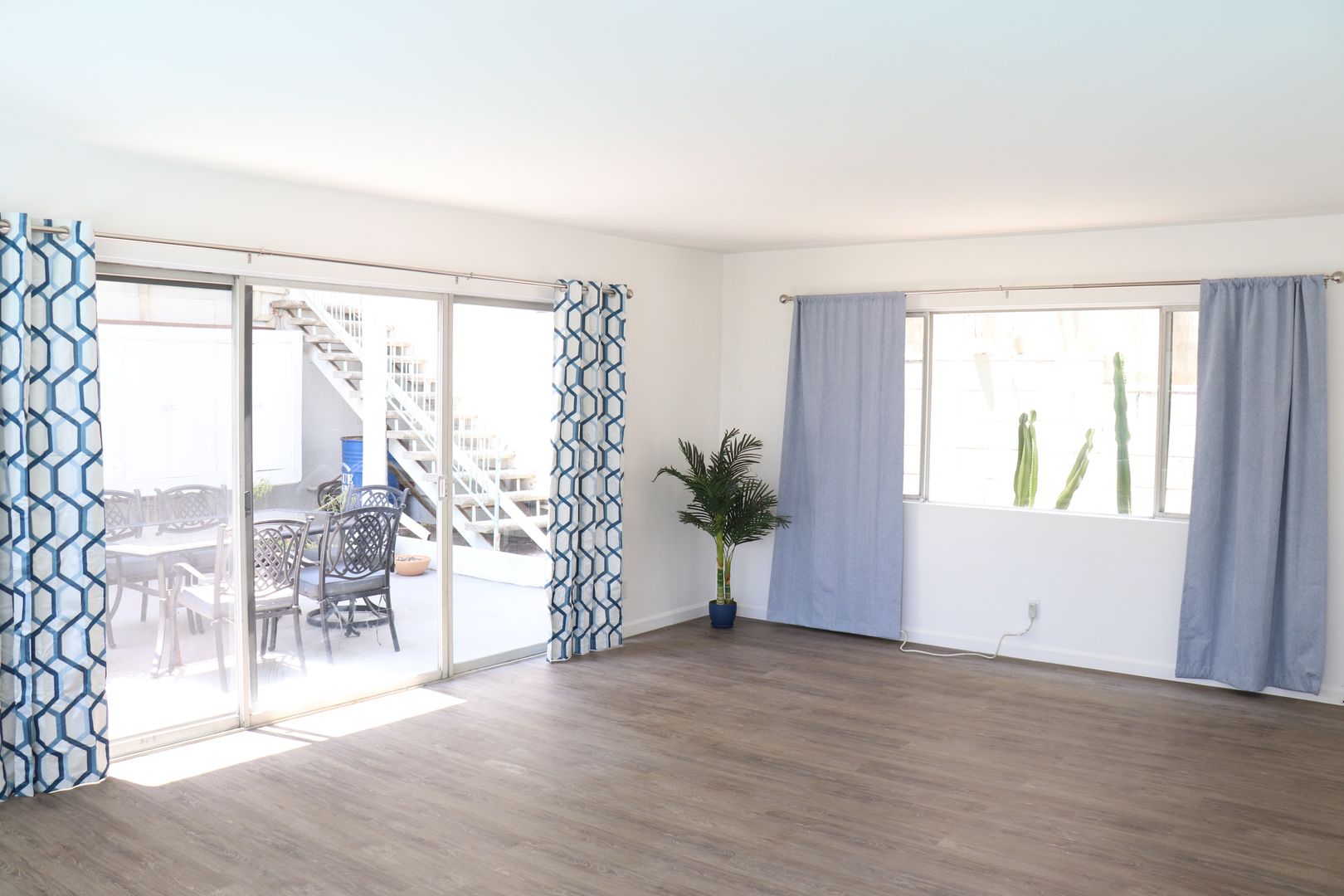 Los Angeles Apartment: 2849 Waverly Dr