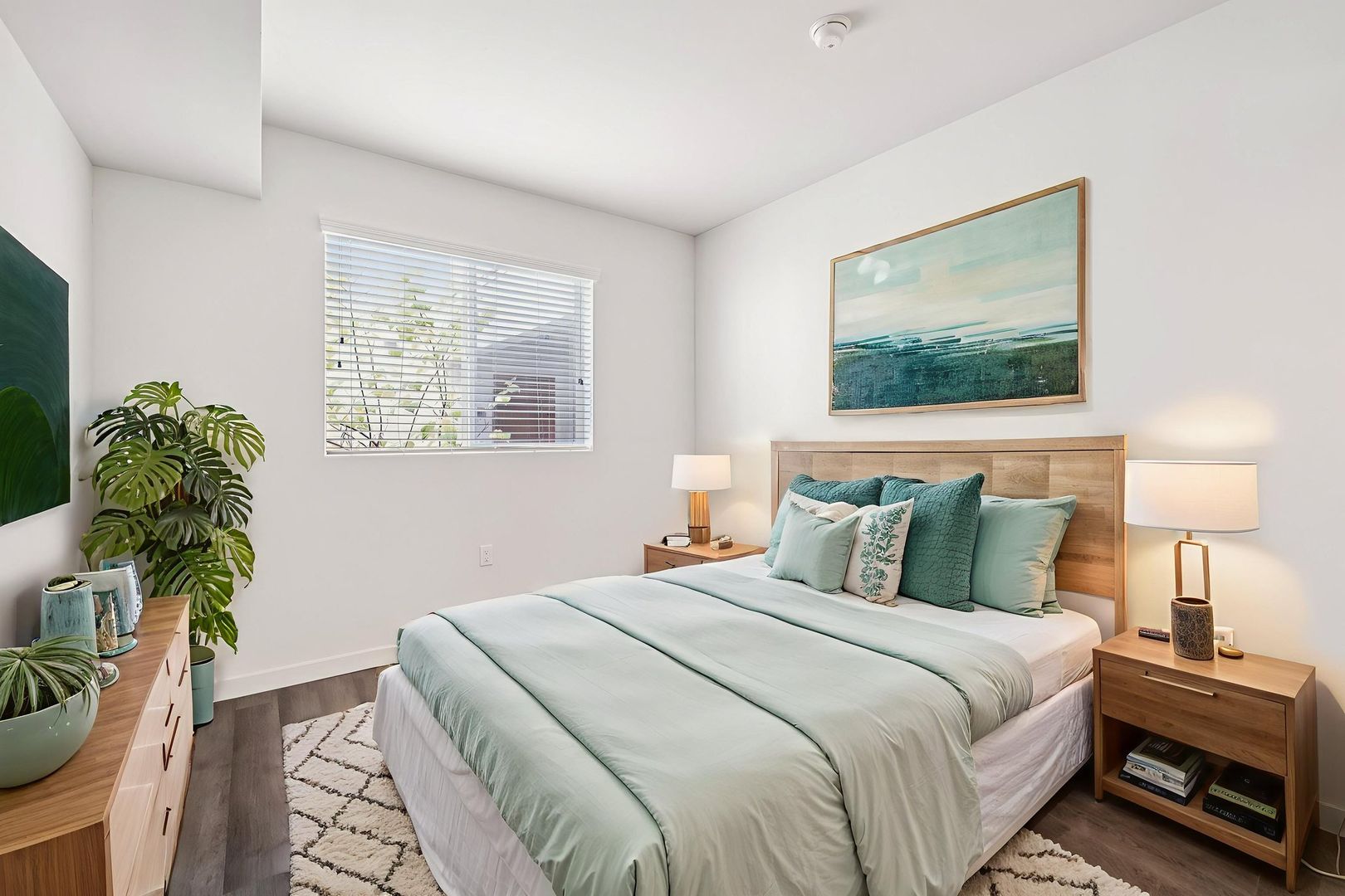 Toluca Lake Apartment: 10555 Bloomfield St