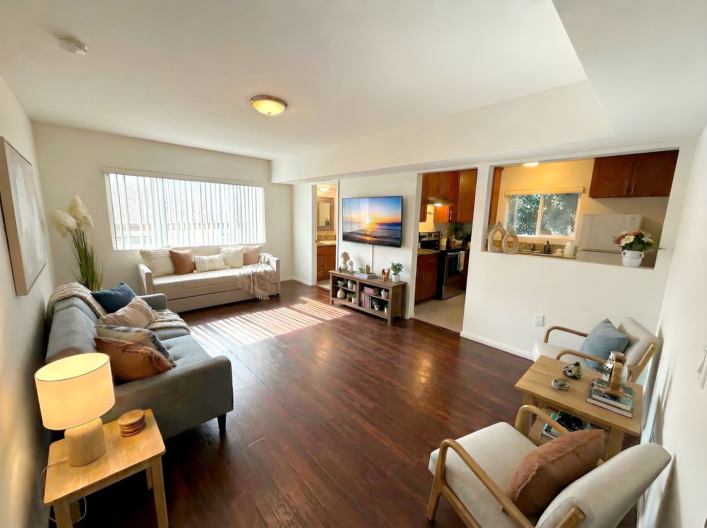 Los Angeles Apartment: 6501 Fulton Ave