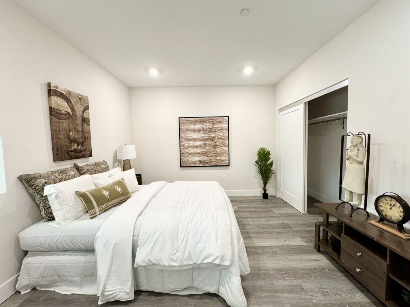 Los Angeles Apartment: 3050 W. 11th Street