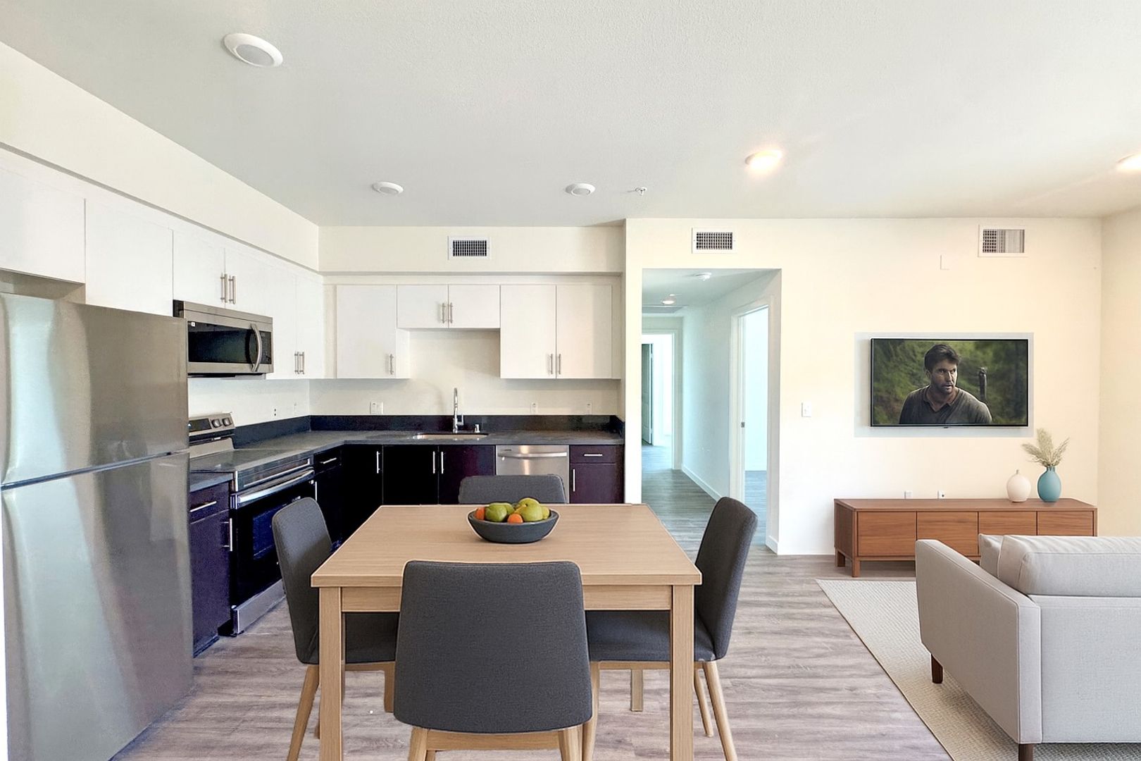 Los Angeles Apartment: 3567 Chesapeake Ave