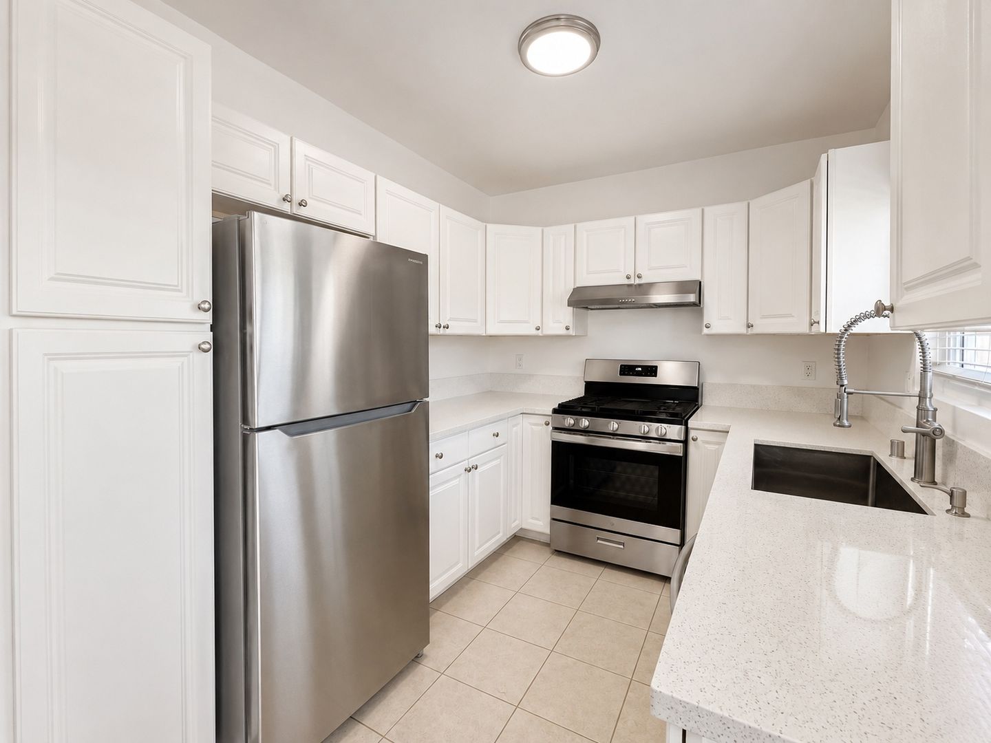 Sherman Oaks Apartment: 14315 Chandler Blvd