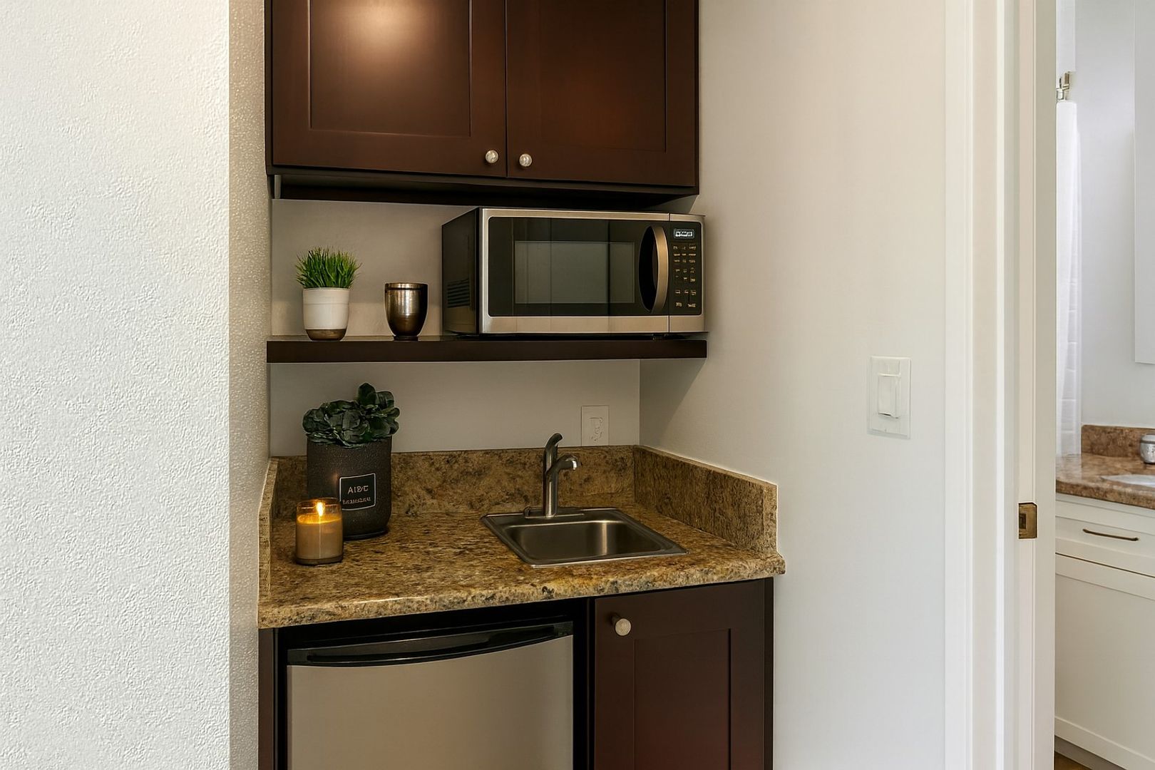 Santa Monica Apartment: 1522 Harvard Street
