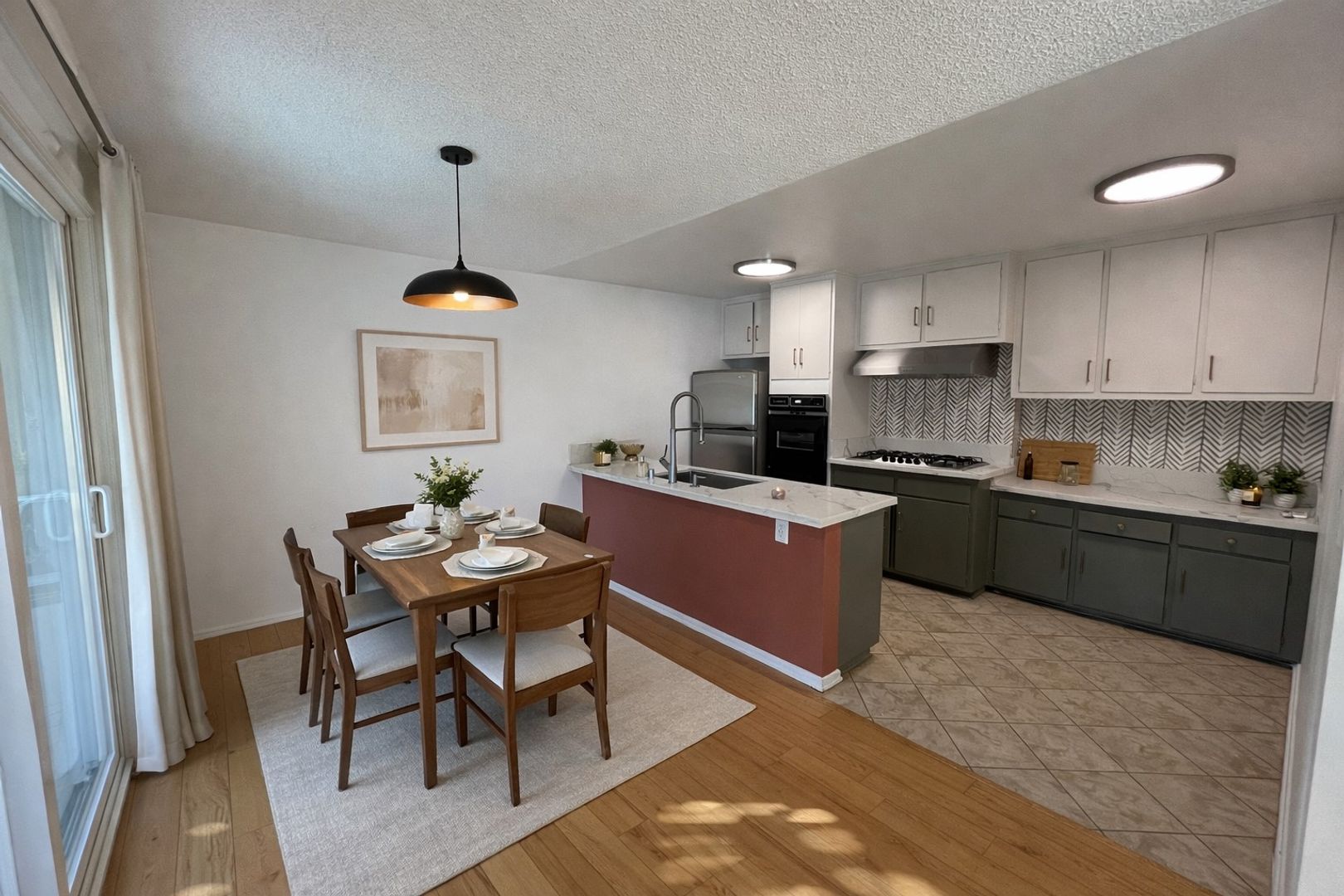 Burbank Apartment: 445 E Magnolia Blvd