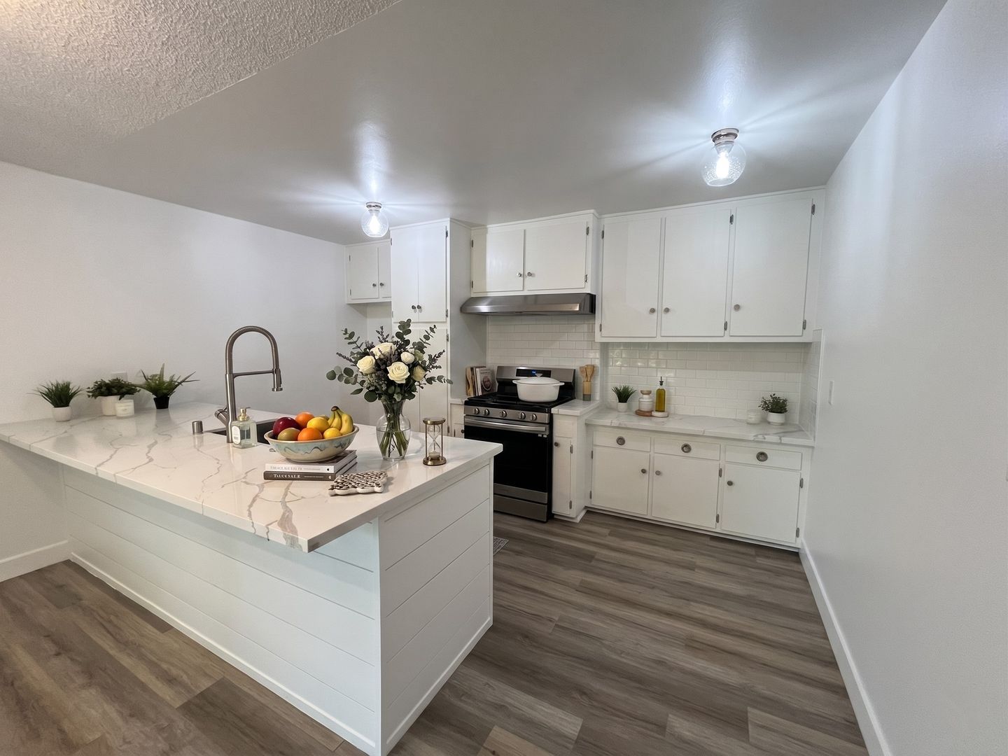 Burbank Apartment: 445 E Magnolia Blvd