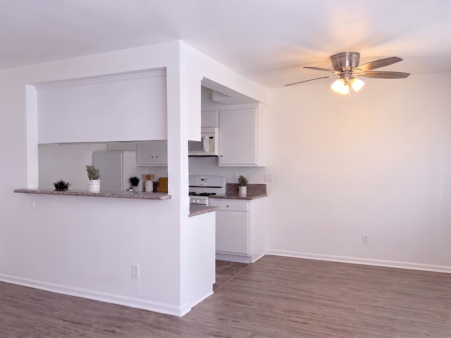 Valley Village Apartment: 11915 Burbank Blvd