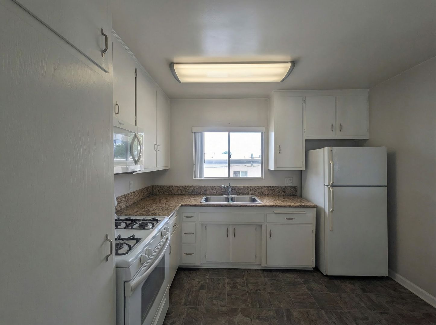 Valley Village Apartment: 11936 Burbank Blvd