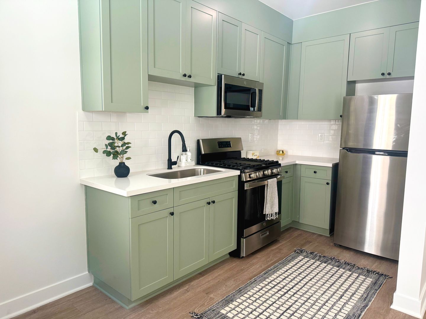Los Angeles Apartment: 3218 Sunset Blvd