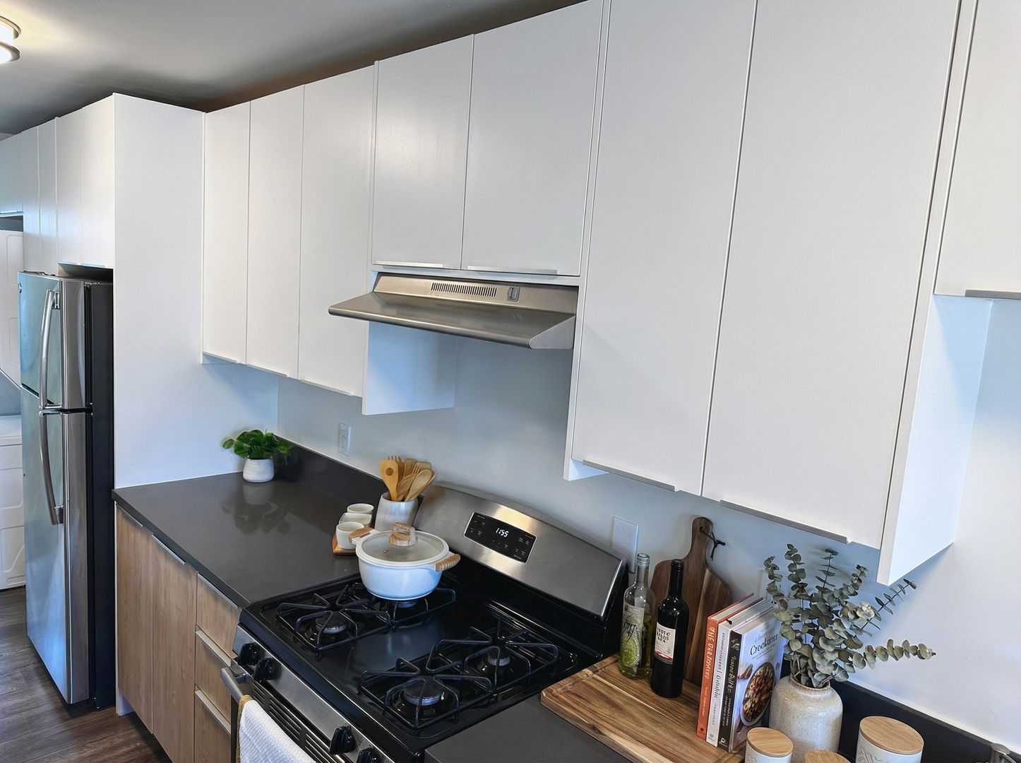 Los Angeles Apartment: 1330 N Martel Ave