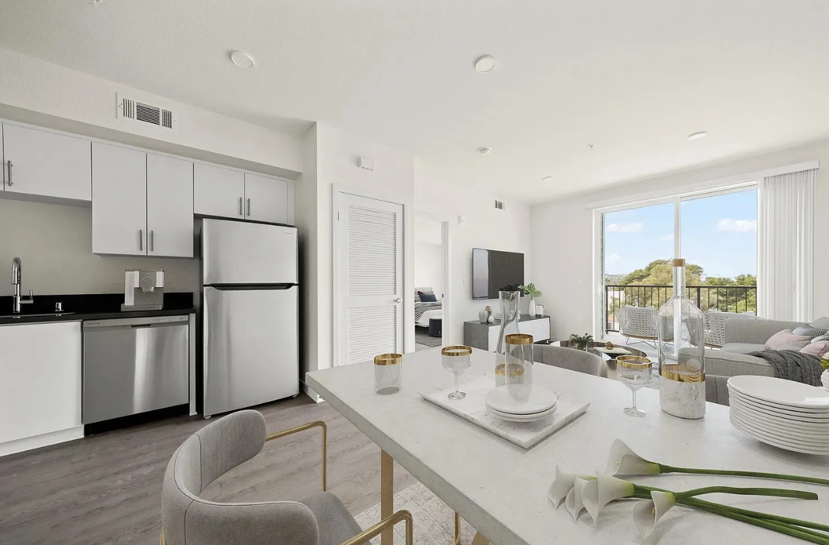 Los Angeles Apartment: 3518 Chesapeake Ave