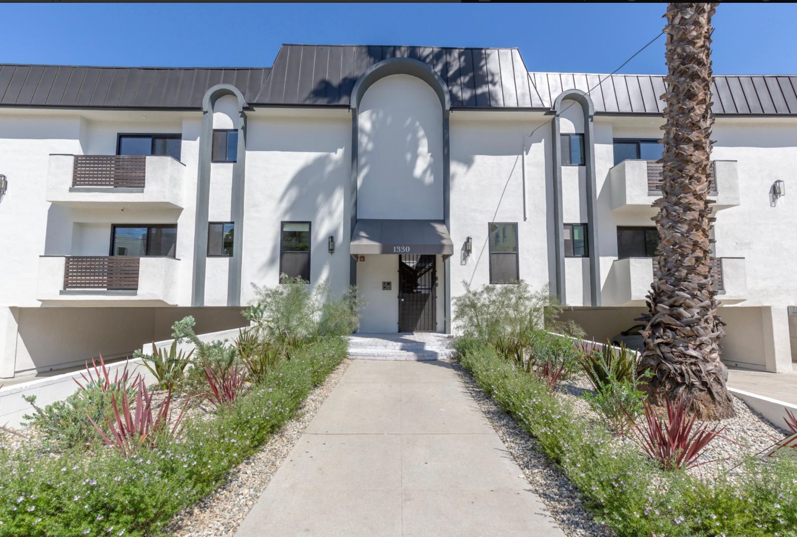 Los Angeles Apartment: 1330 N Martel Ave