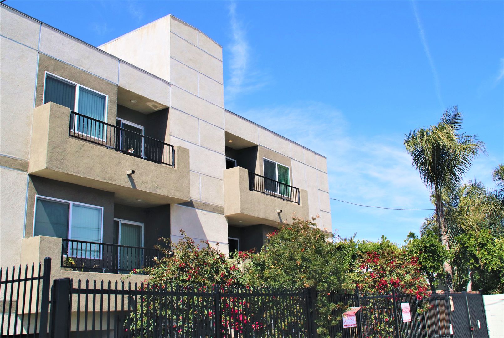 Los Angeles Apartment: 6501 Fulton Ave