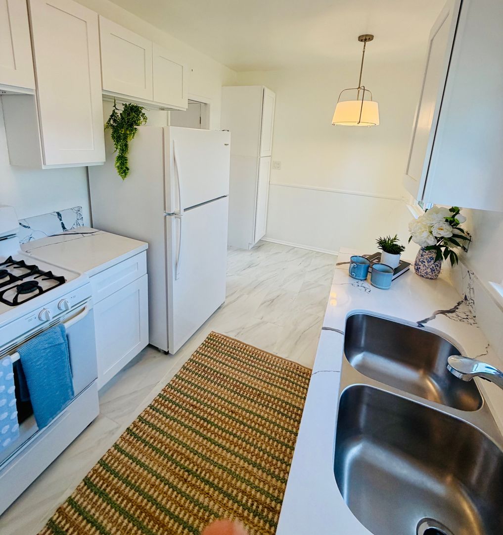 West Hollywood Apartment: 8567-8569 Rugby Dr