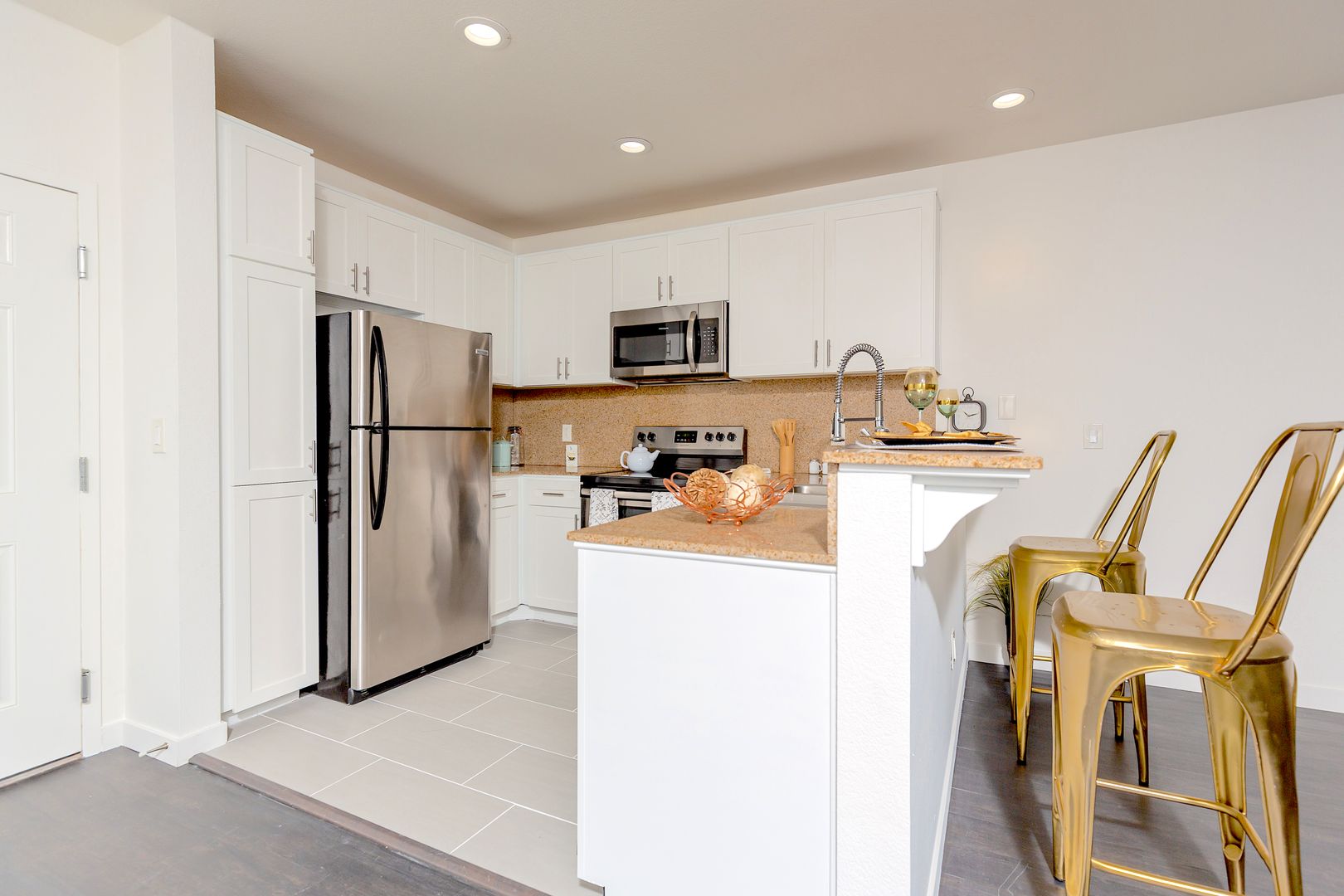 Los Angeles Apartment: 3400 Cahuenga Blvd